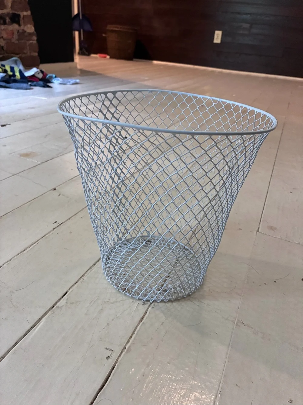 Essentials Wire Mesh Waste Basket (White)
